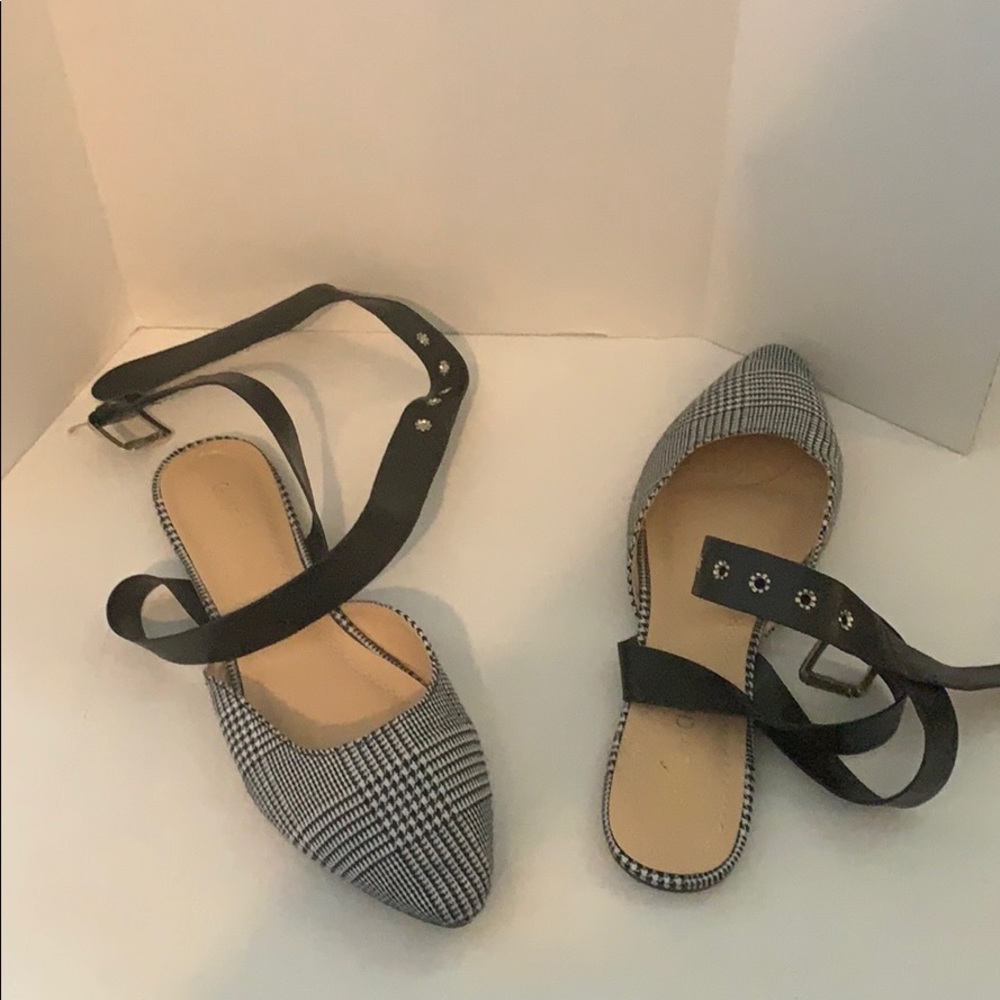 Flats - Picture 2 of 2